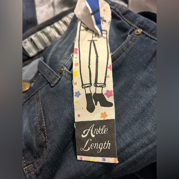 Jeans - Picture 3 of 4